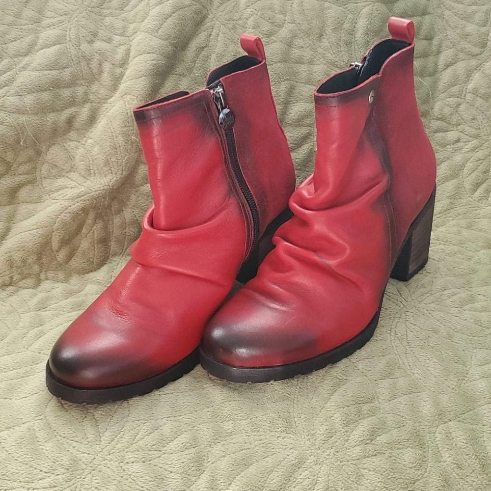 Wanda Panda leather booties